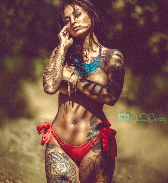 CHARME - Les plus belles femmes sont tatouées... - Page 6 Tumb1048