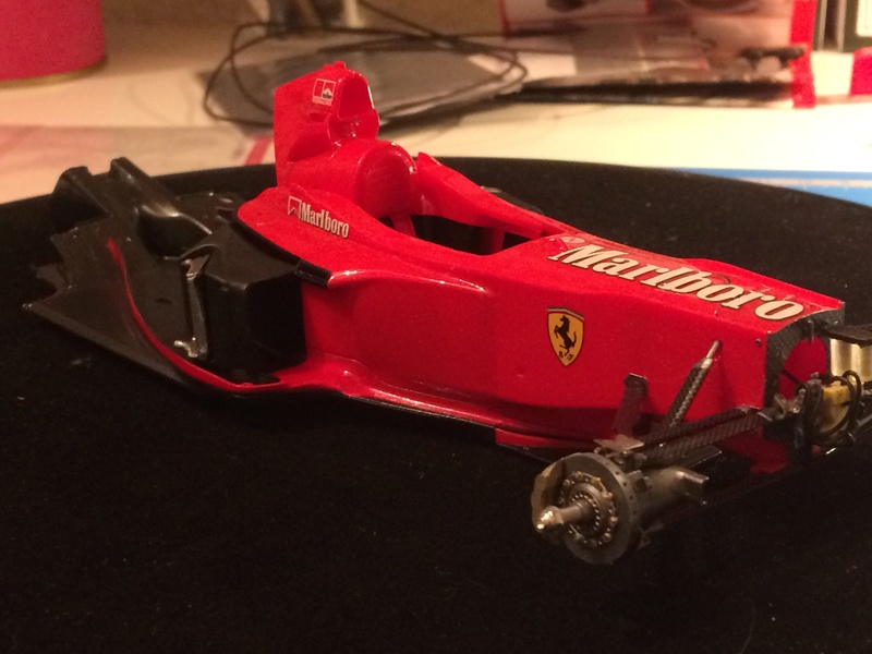 Ferrari F1-2000 Tamiya 1/20 kit top studio  petit UP le 10/04 Img_0827