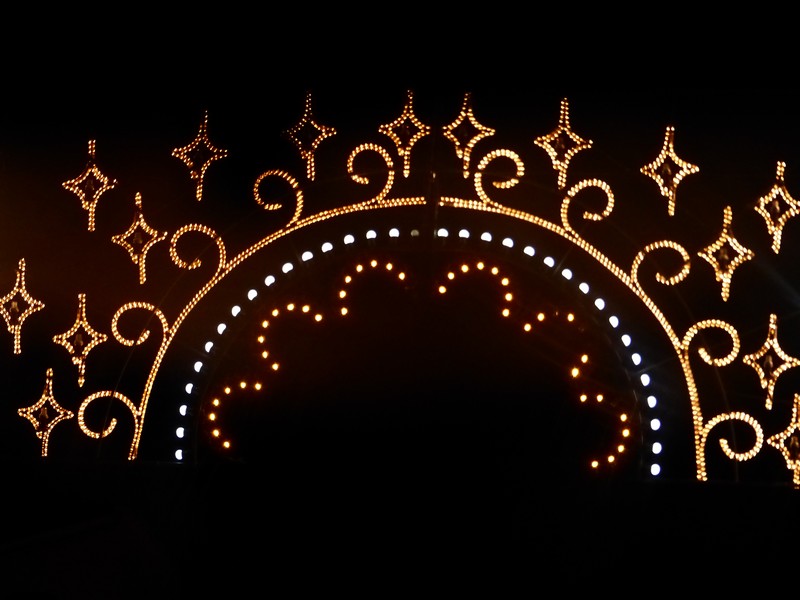 Déco de noël dans ma ville la nuit  P1050910