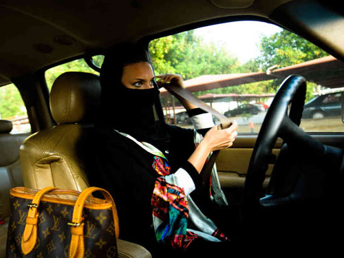 تحذير السعودية للناشطات الداعيات الى حملة سواقة المراة للسيارة 0ugfuh10