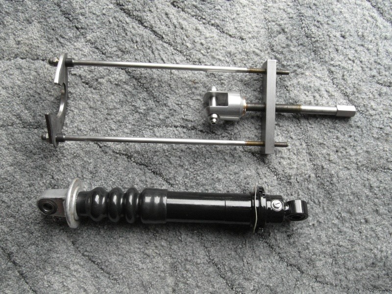 Rear suspension spring compressor. Sam_0810