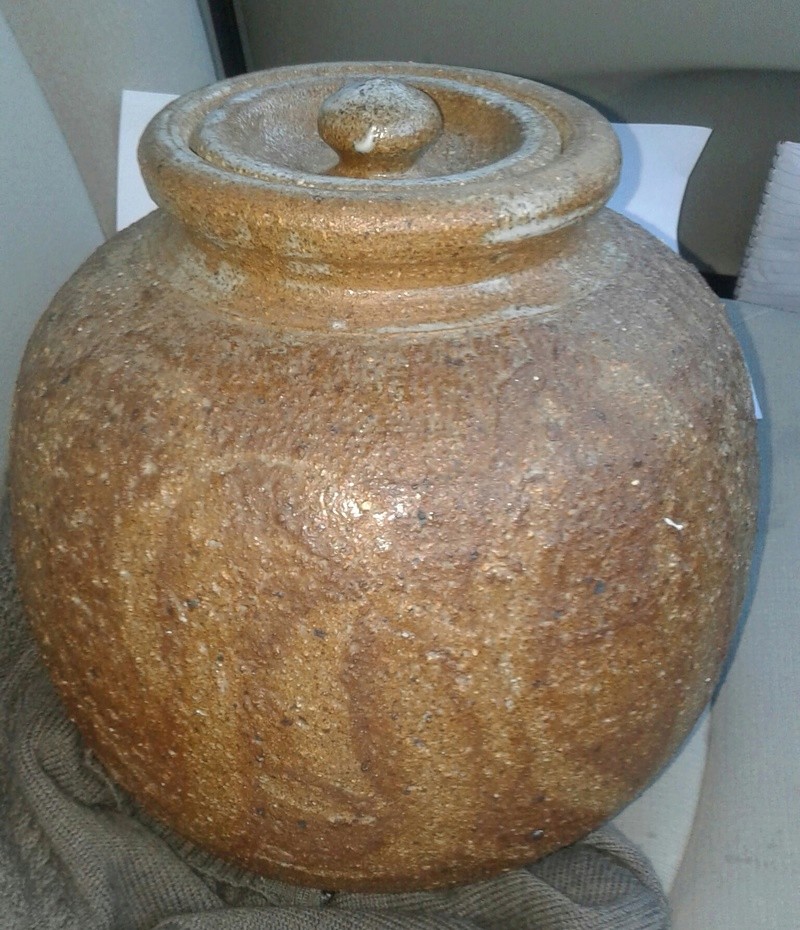 Large and heavily textured jar 20170518