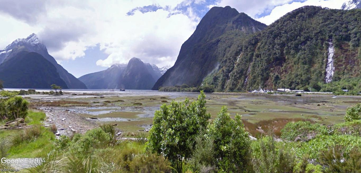 STREET VIEW : les cartes postales de Google Earth - Page 65 Milfor11