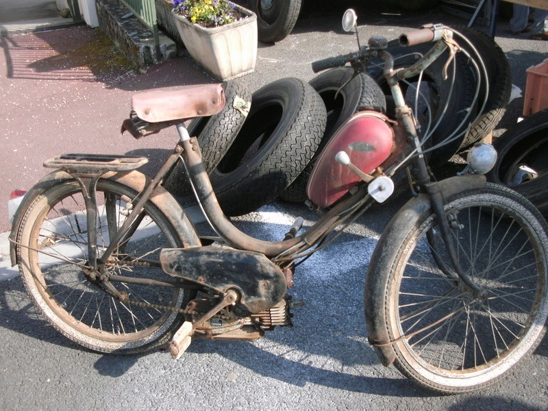 bourse auto moto cyclo tracteur ...de Courtenay Pict0011
