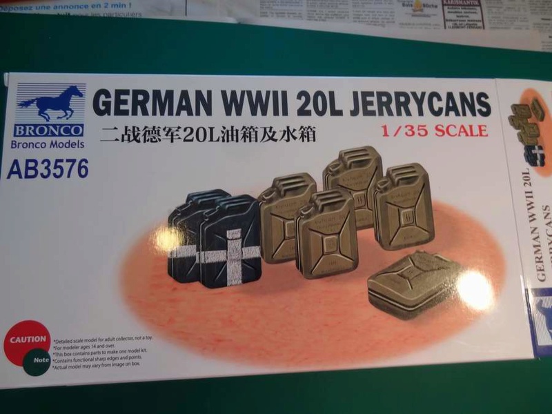 [BRONCO MODELS] Jerrycans allemands WWII 20 litres Réf AB3576 000_je10
