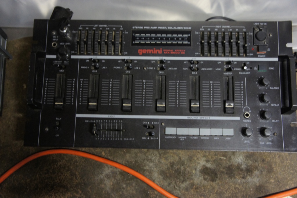 My DJ consoles - Page 4 Dsc00010