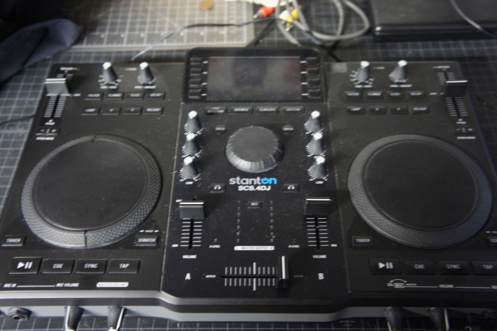 My DJ consoles  Dsc00013