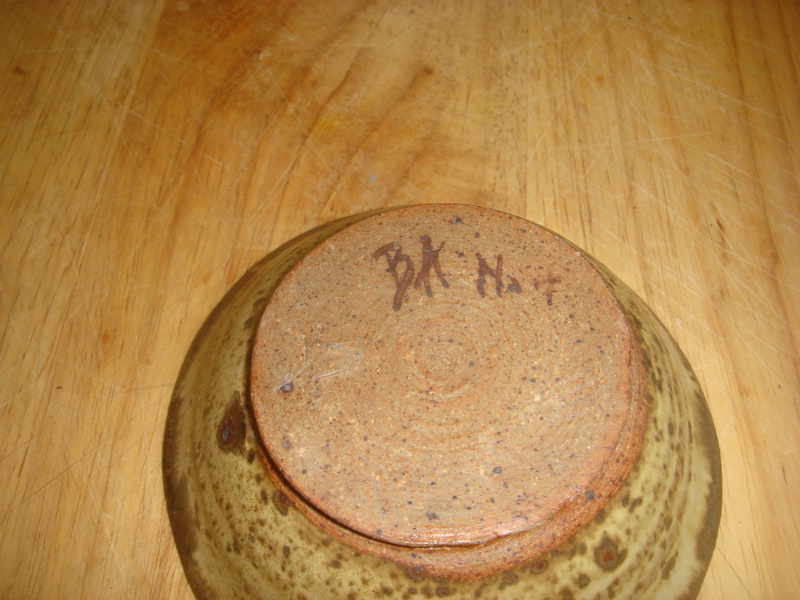 any ideas on this little dish/tea bowl Copied62