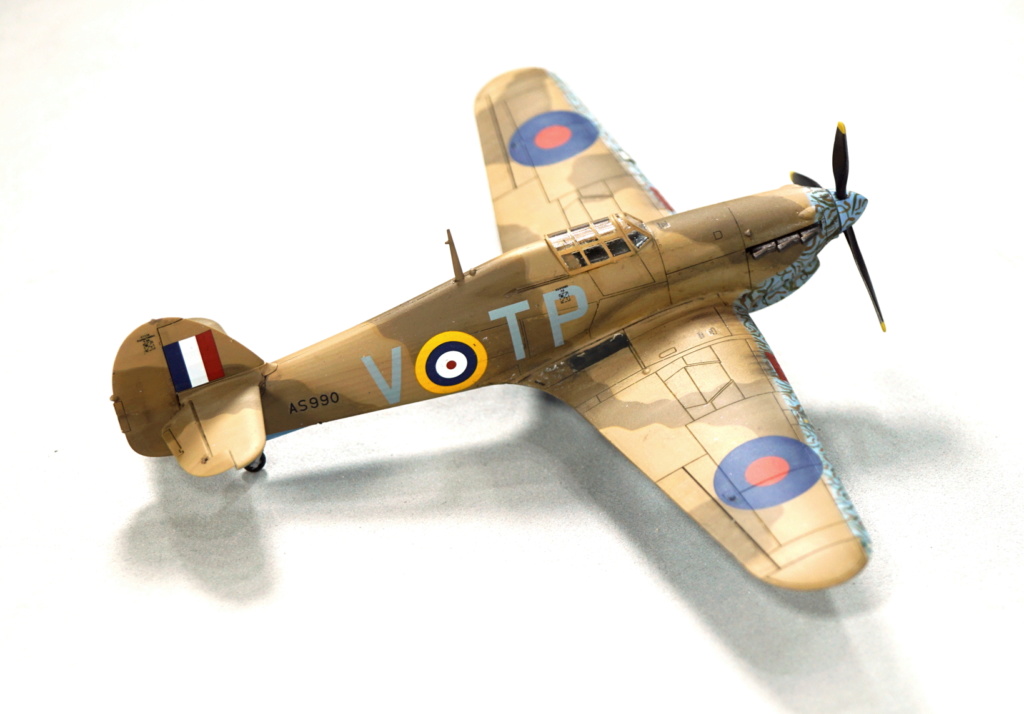 (ARMA HOBBY) Hurricane Mk I 1/72 - 73sq Flight B James DENIS (l'avion qui descendit MARSEILLE)) Arma_947