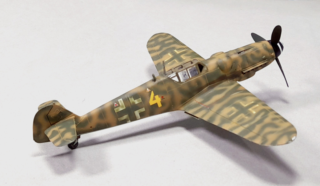 (VITRINE) AZ MODELS 1/72 Messerschmitt bf 109 G6 - René DARBOIS-évasion par l'Italie 1944 Capt1698