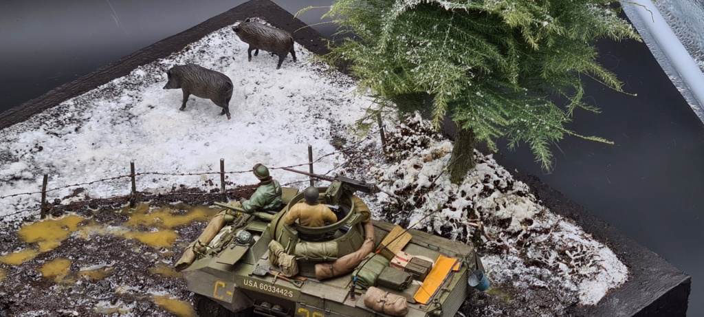 Rencontre en forêt, Ardennes 1944 - M8 Greyhound Ref_910