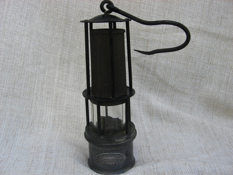 lampes de mineurs,  divers objets de mine, outils de mineur et documents  - Page 5 00911