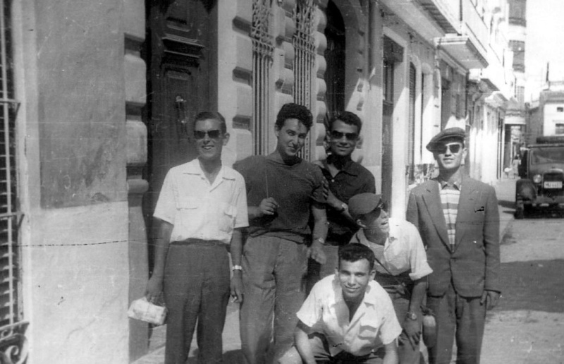El Sr. Mascarell con unos amigos, entre 1957 a 1970 1_grup10