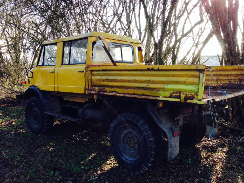 Au détour d'un bosquet, un unimog 406...mais pas le mien!! Uni110