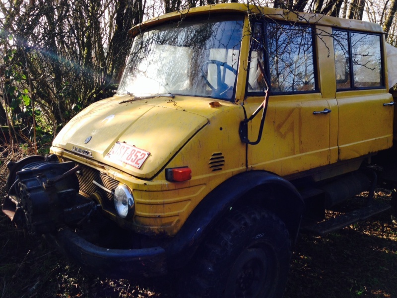 Au détour d'un bosquet, un unimog 406...mais pas le mien!! Uni310