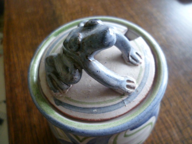 Toe of Frog storage pot Frog210