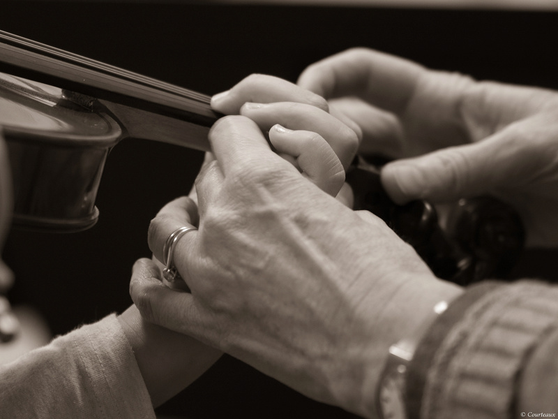 Première leçon de violon, 4 mains en action 30704610