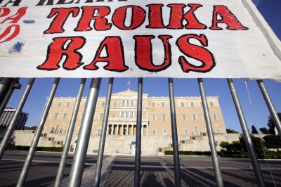 «Η τρομοκρατική οργάνωση με τα περισσότερα θύματα στην Ελλάδα είναι εδώ» Raus10