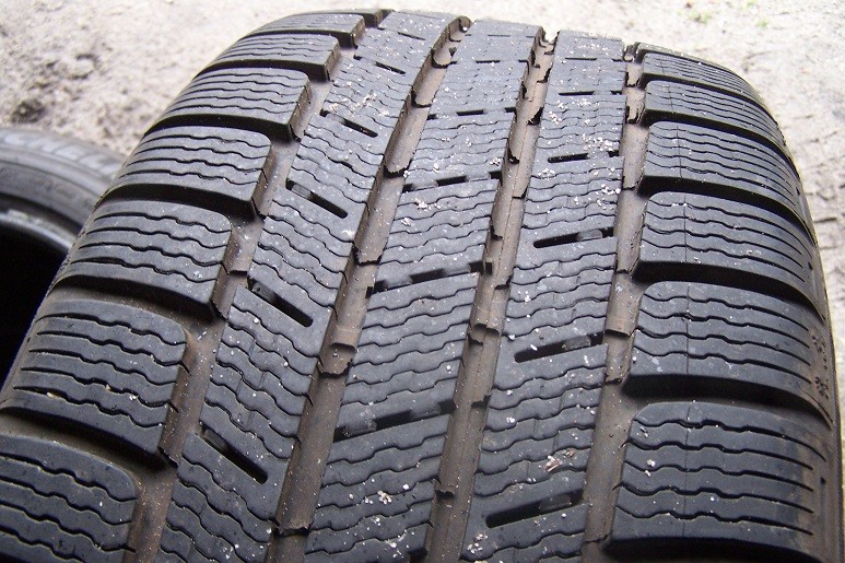 2 pneus hiver Michelin en 18 pouces