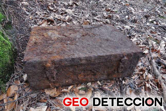 MISTERIOSA MALETA DESCUBIERTA CON UN DETECTOR DE METALES- FOTOS!! 112