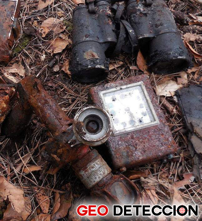 MISTERIOSA MALETA DESCUBIERTA CON UN DETECTOR DE METALES- FOTOS!! 411