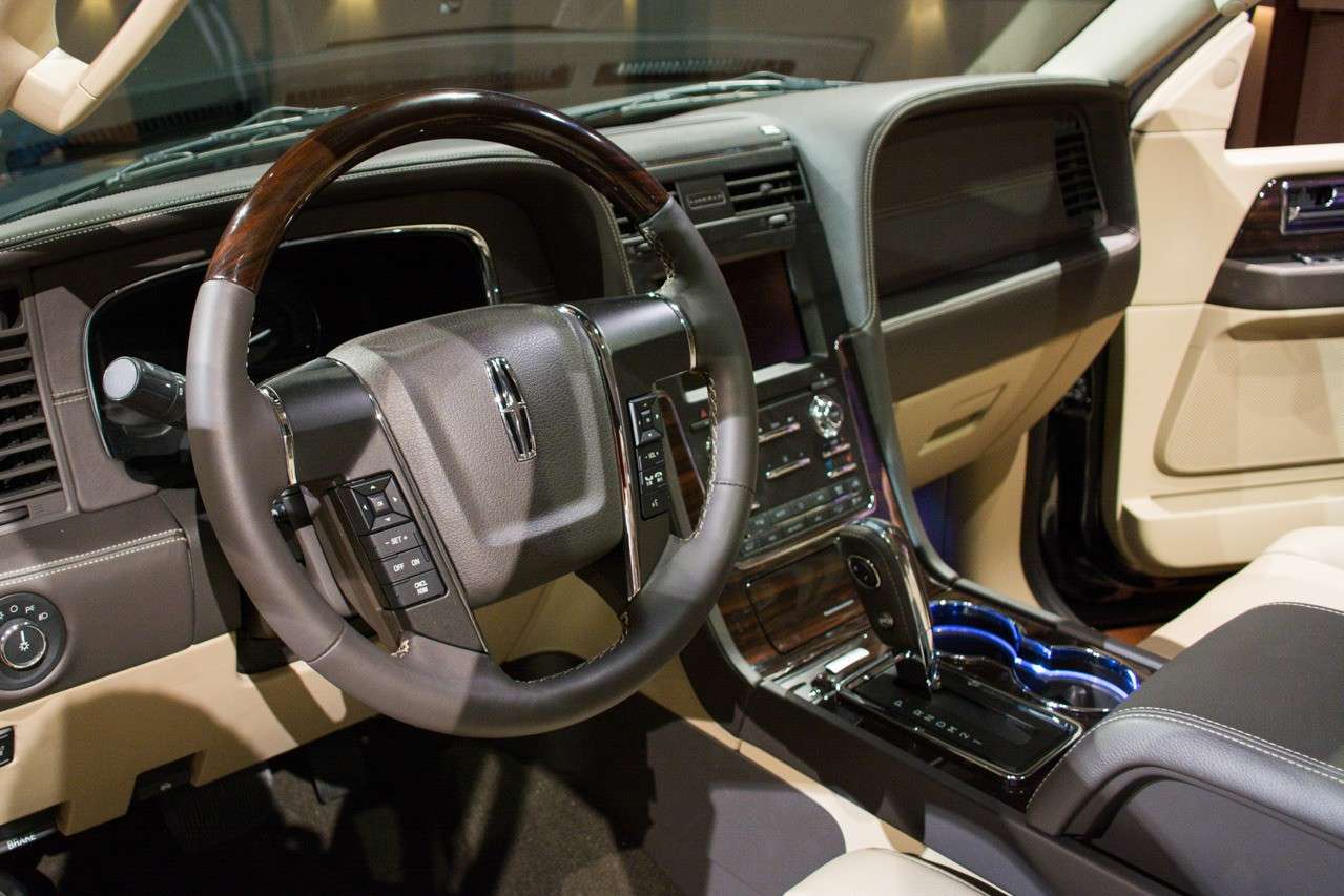 2014 - [Lincoln] Navigator 2015-l22