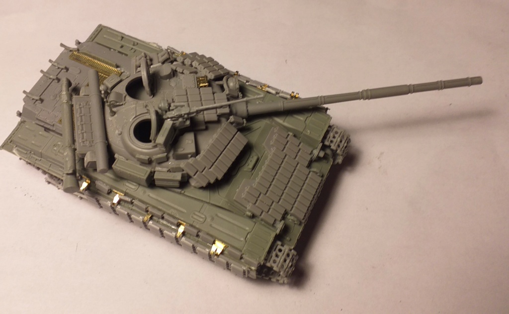 * 1/72    T-64 BV      Modelcollect  20211060