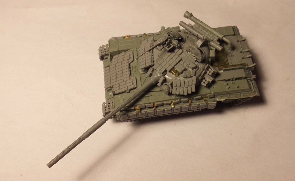 * 1/72    T-64 BV      Modelcollect  20211061