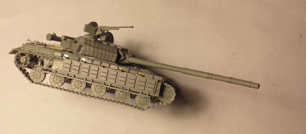 * 1/72    T-64 BV      Modelcollect  20211062