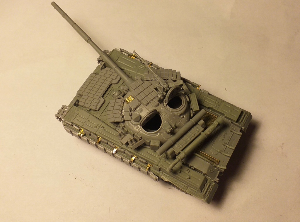 * 1/72    T-64 BV      Modelcollect  20211063