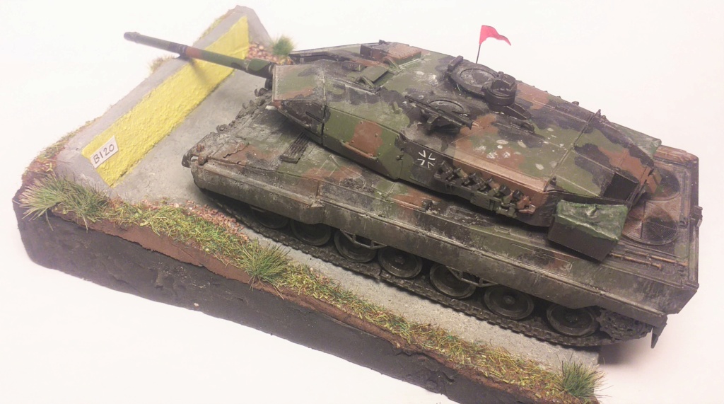 *  1/72       Leopard 2A6     Revell 20220638