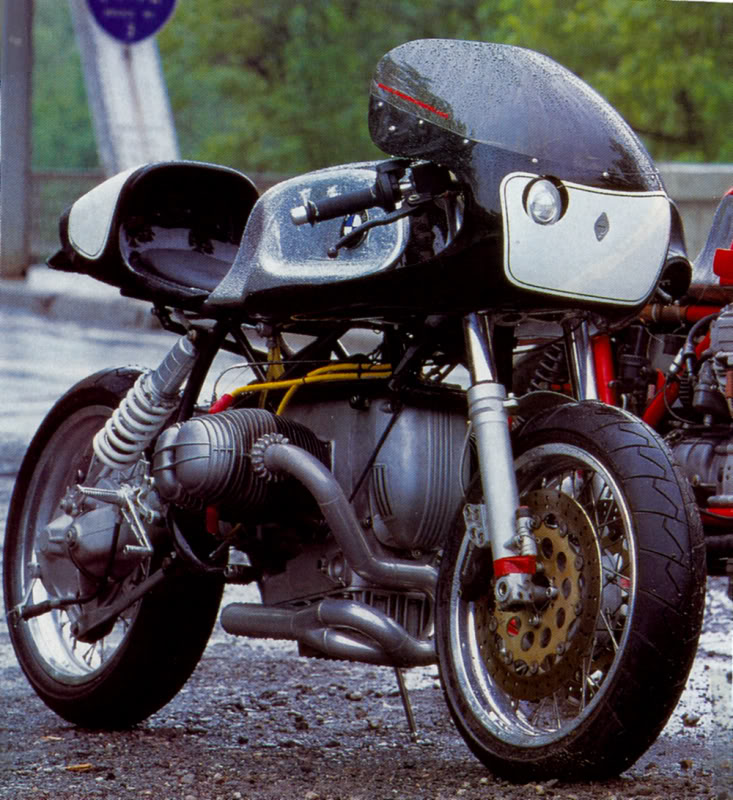 C'est ici qu'on met les bien molles....BMW Café Racer - Page 29 Bmw-ca10