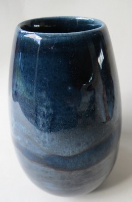 An Orzel vase 107 in blue  29-orz10