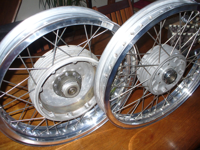 [VENDU] roues à rayons neuves cafe racer profil borrani 00112