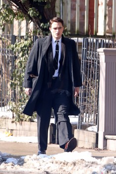 NEW PICS OF ROB & DANE ON SET  Life2410