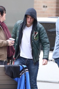 ROB ARRIVING ON SET MARCH 15th Life2814