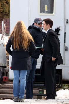 ROB ARRIVING ON SET TODAY Life3116