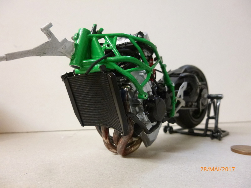 KAWASAKI Ninja H2R Tamiya 1:12 gebaut von Millpet P1060682