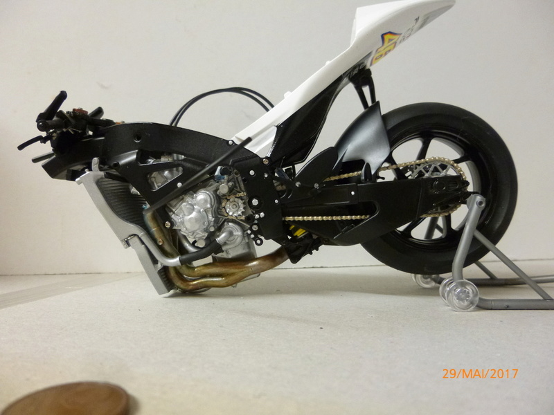 YAMAHA YZR3 M1- 09 Tamiya 1:12 gebaut von Millpet fertig P1060690