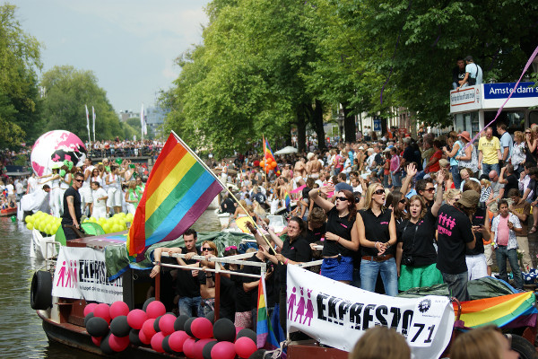 Un bateau marocain à la Gay Pride d'Amsterdam Arton310