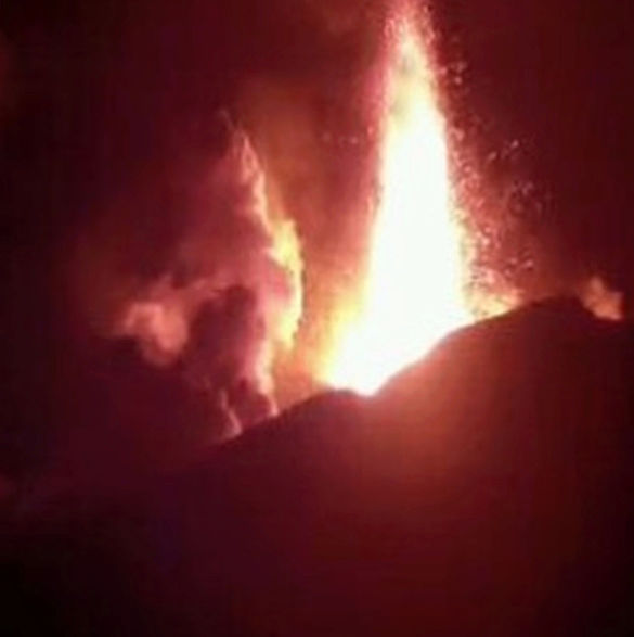 Le spettacolari immagini dell'Etna - Eruzione del 27 - 28 Febbraio 2017 Scherm11