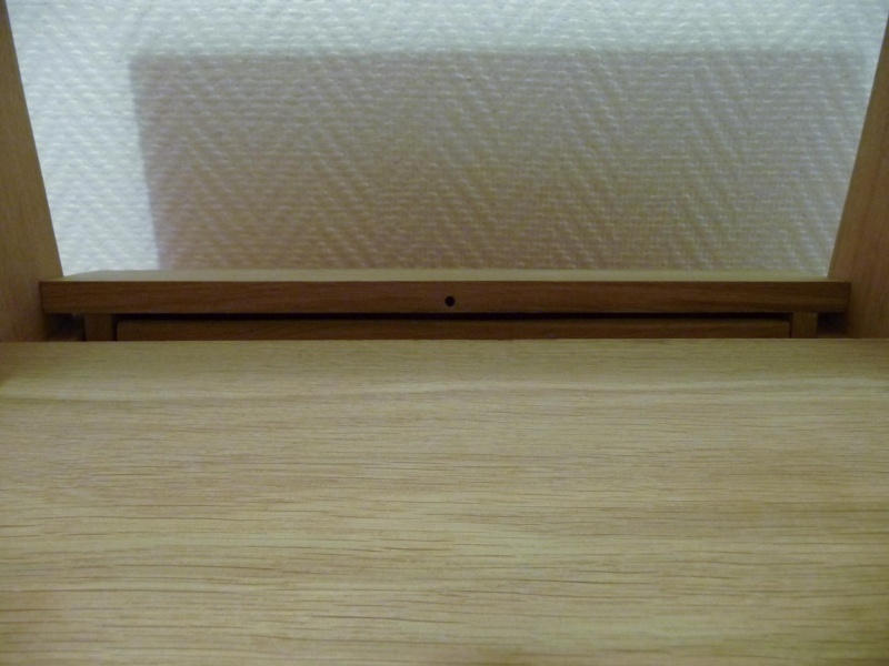 table de chevet avec compartiment secret P1070414