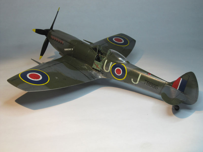 Supermarine Spitfire Mk.XVI / Revell, 1:48 Ansich11