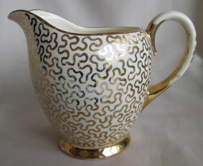  768 Teapot with ribbon lustre by Doris Bird Ribbon10