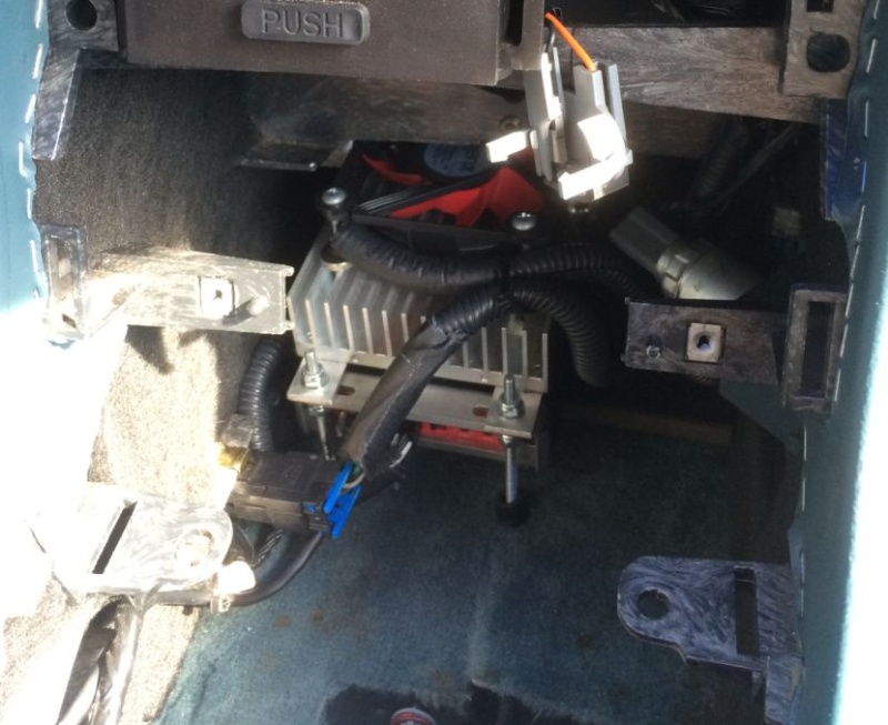 Install of Rockford Fosgate PBR300x2 amplifier in front console Photo_10