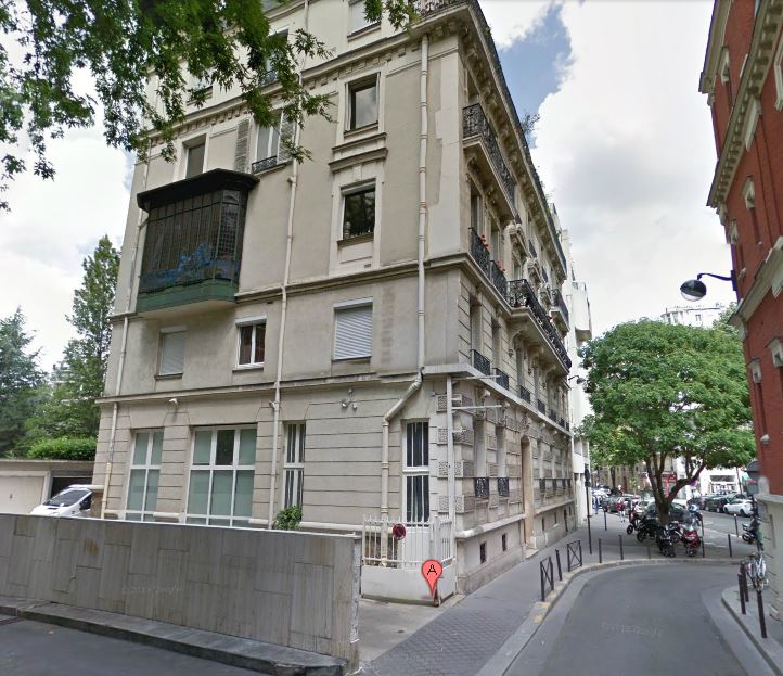 Dans rue de Paris peut on voir cette baie vitrée. Captur86