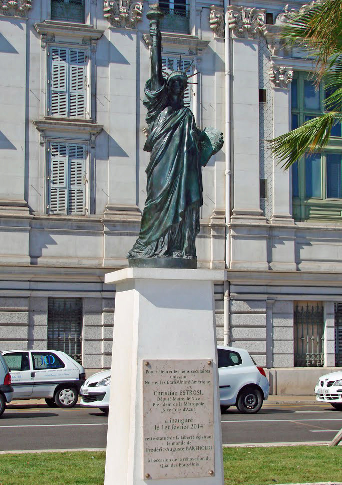 Statue de la Liberté = les répliques découvertes grâce à Google Earth - Page 6 11021210