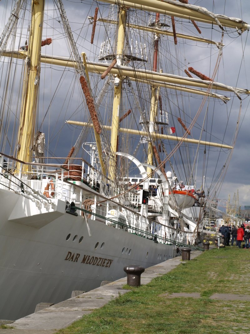 Dar Mlodziezy: das polnische Segelschulschiff in Antwerpen  P4180412