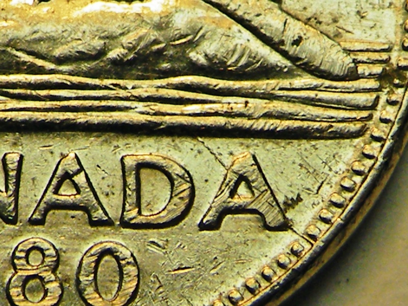 1980 - Coin Fendillé du listel a travers A & lignes d'eau (Die Crack) Dscf0311