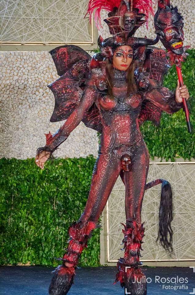 2014 | MISS UNIVERSE | NATIONAL COSTUME Trajed10